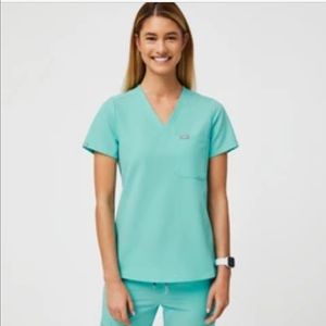 Figs catarina one pocket scrub top xxs fresh aqua